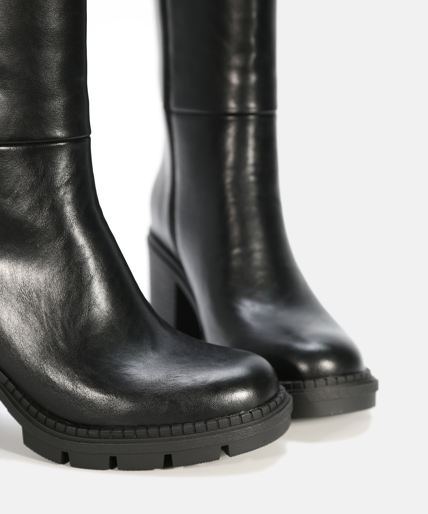 Botas altas pretas salto image number null